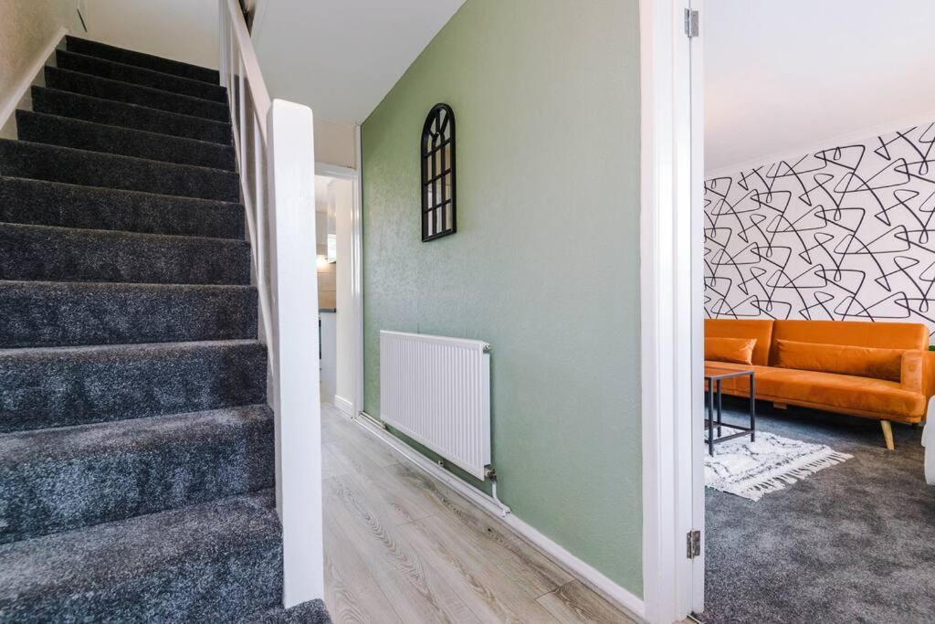 Cheerful 3 Bedroom Home With Parking Near Chester Saughall Kültér fotó